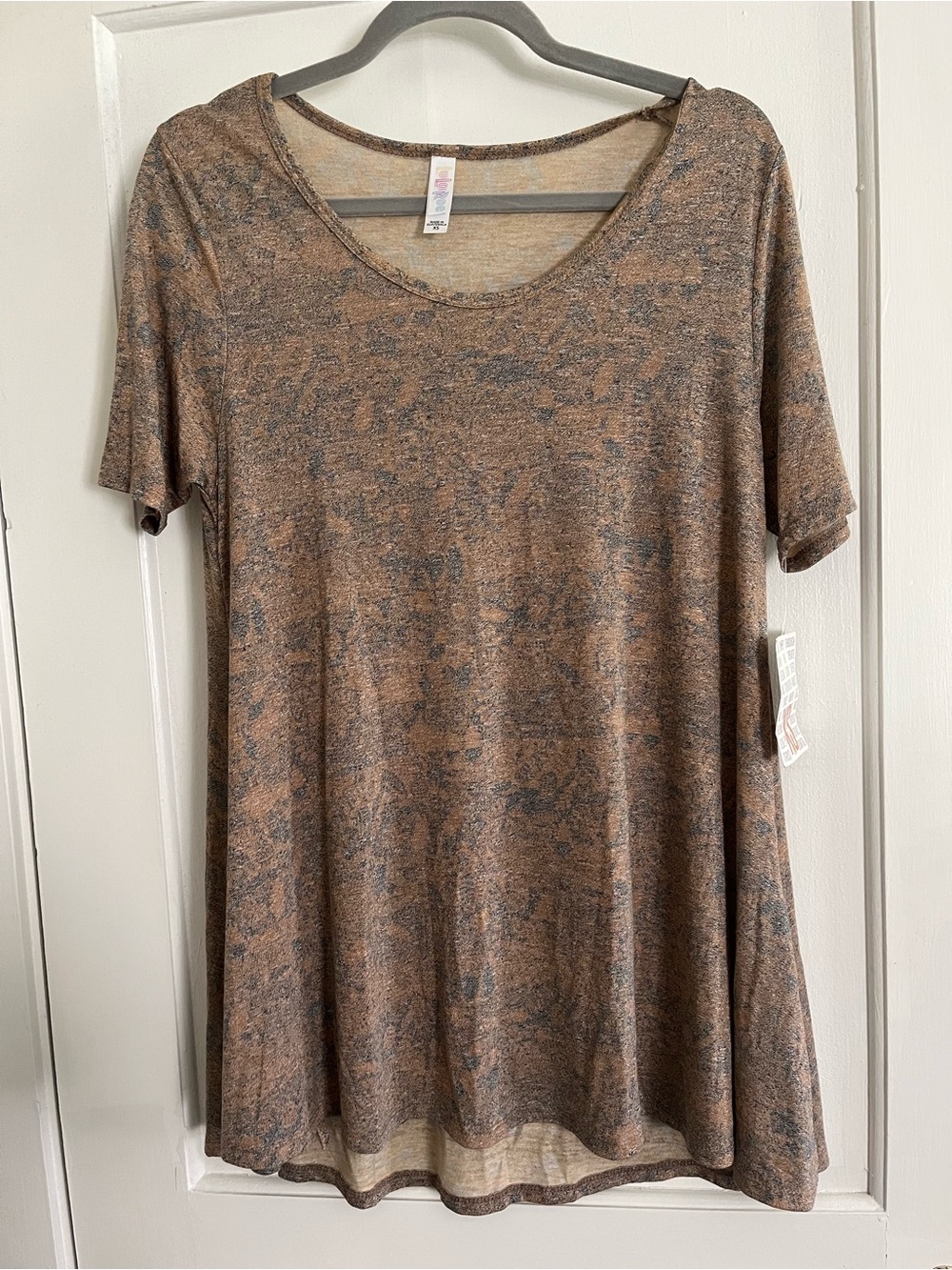 LuLaRoe Short Sleeve Scoop Neck Top in Brown and Gray
